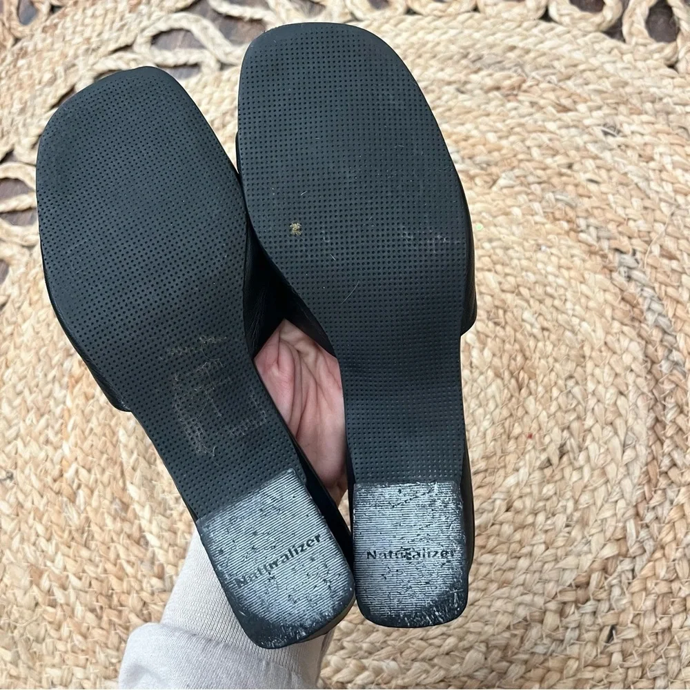 NATURALIZER CAVIAR BLACK LEATHER  Womens 7 SLIDE SANDALS NICE